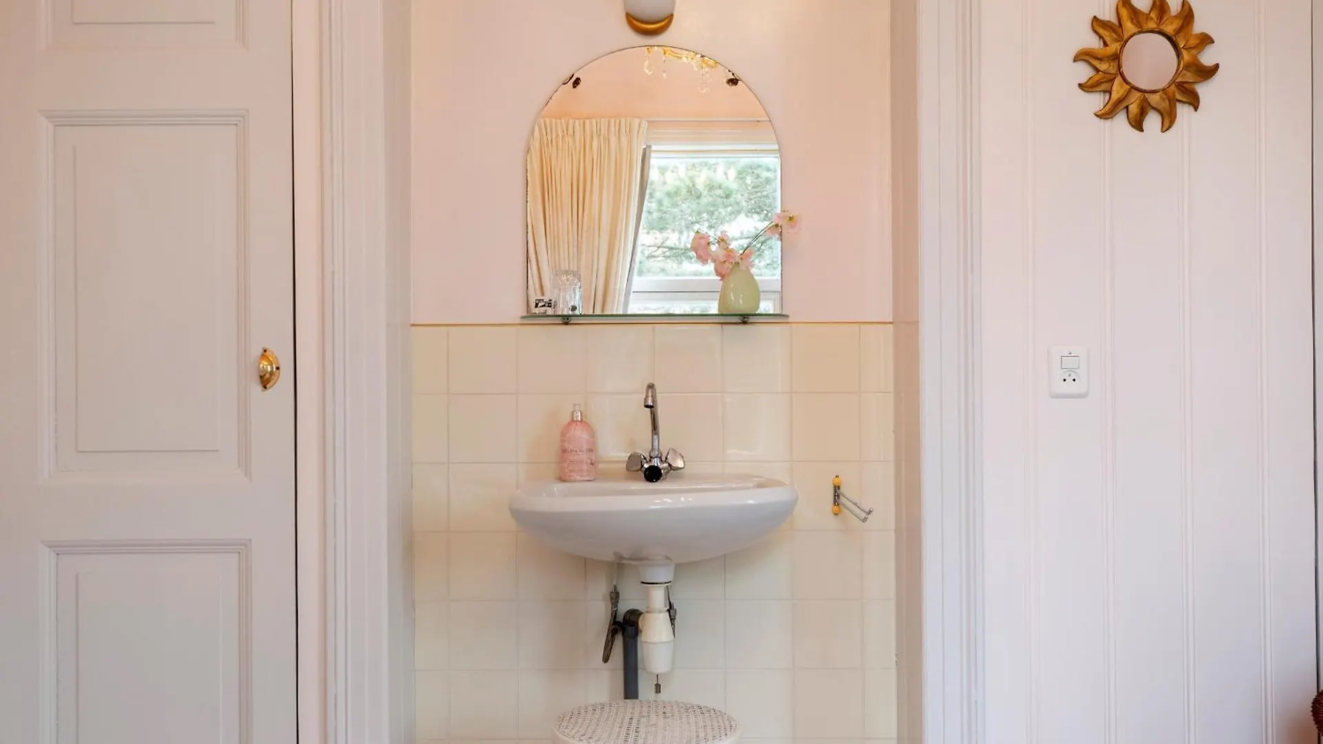 Charming And Historic Veranda Home Zandvoort 0*,  Netherlands