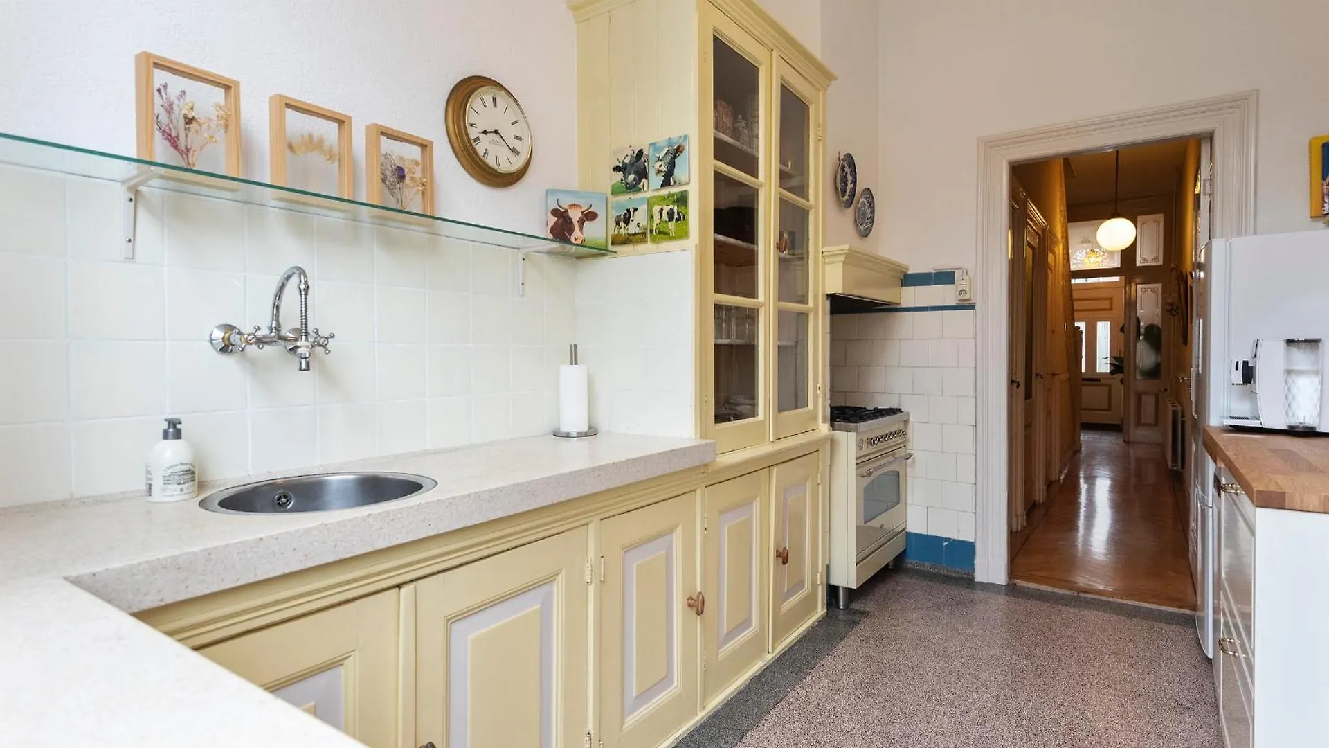 Charming And Historic Veranda Home Zandvoort