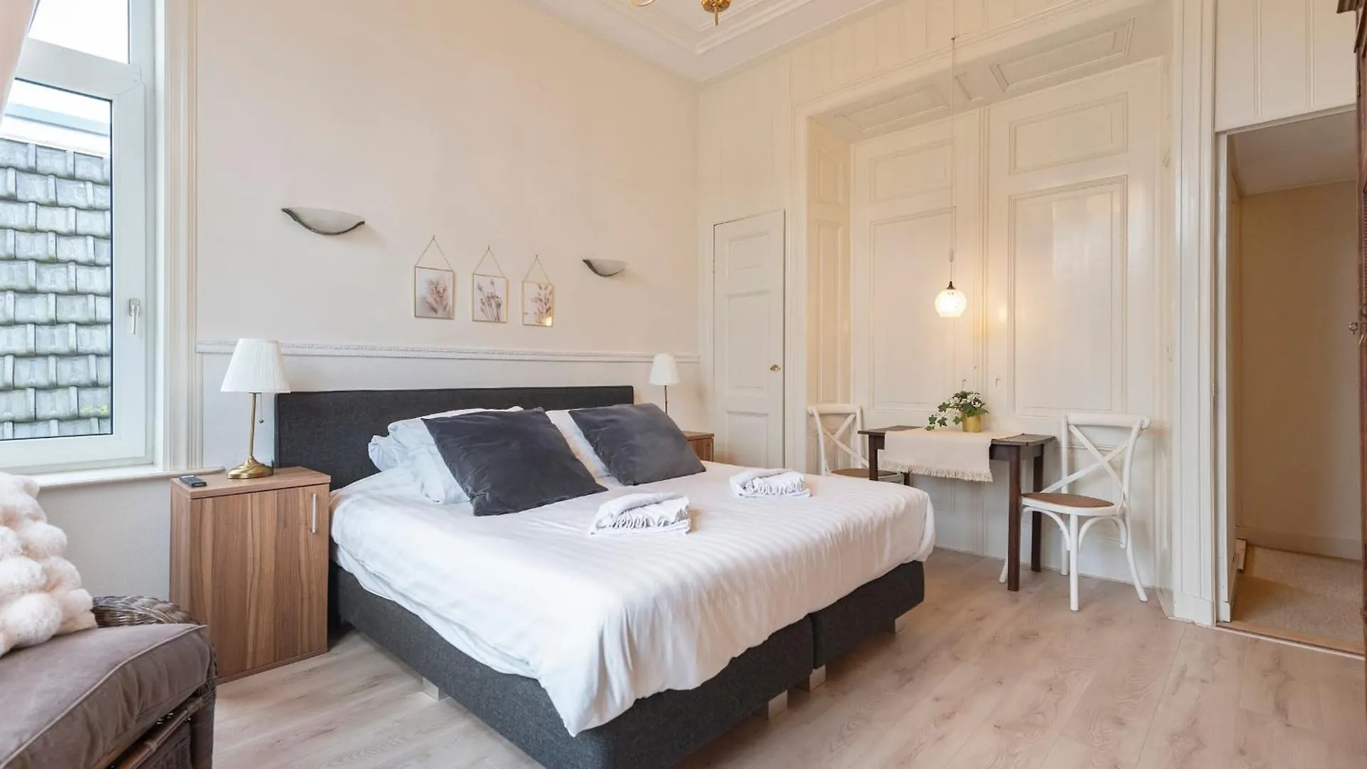 Charming And Historic Veranda Home Zandvoort