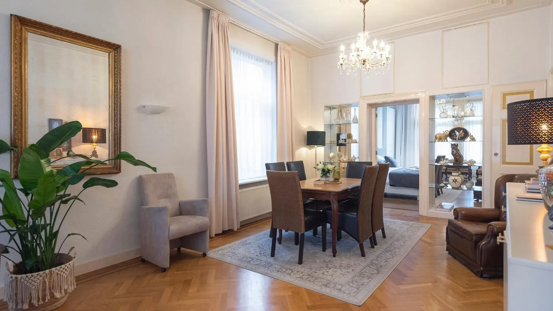 Charming And Historic Veranda Home Zandvoort