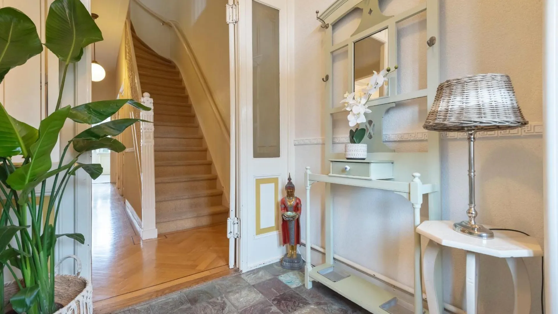 Charming And Historic Veranda Home Zandvoort 0*,